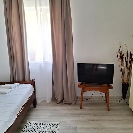 Miha'S Apartament Sulina Kültér fotó