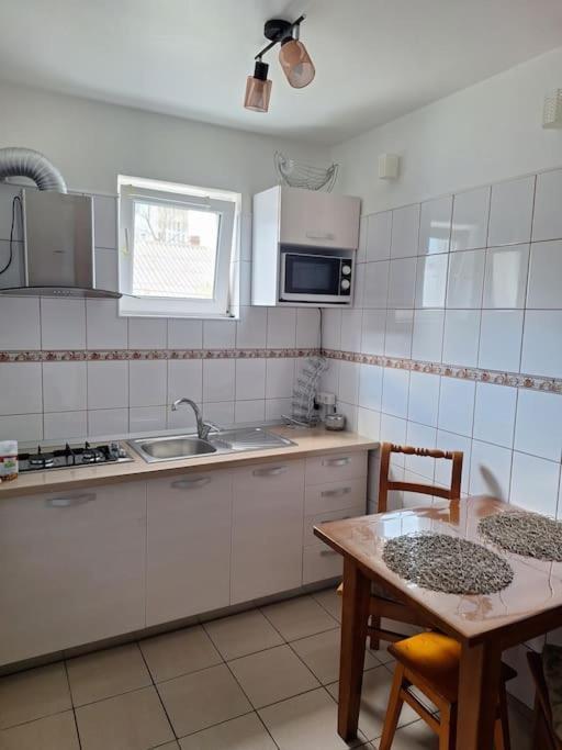 Miha'S Apartament Sulina Kültér fotó