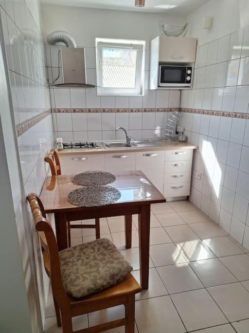 Miha'S Apartament Sulina Kültér fotó