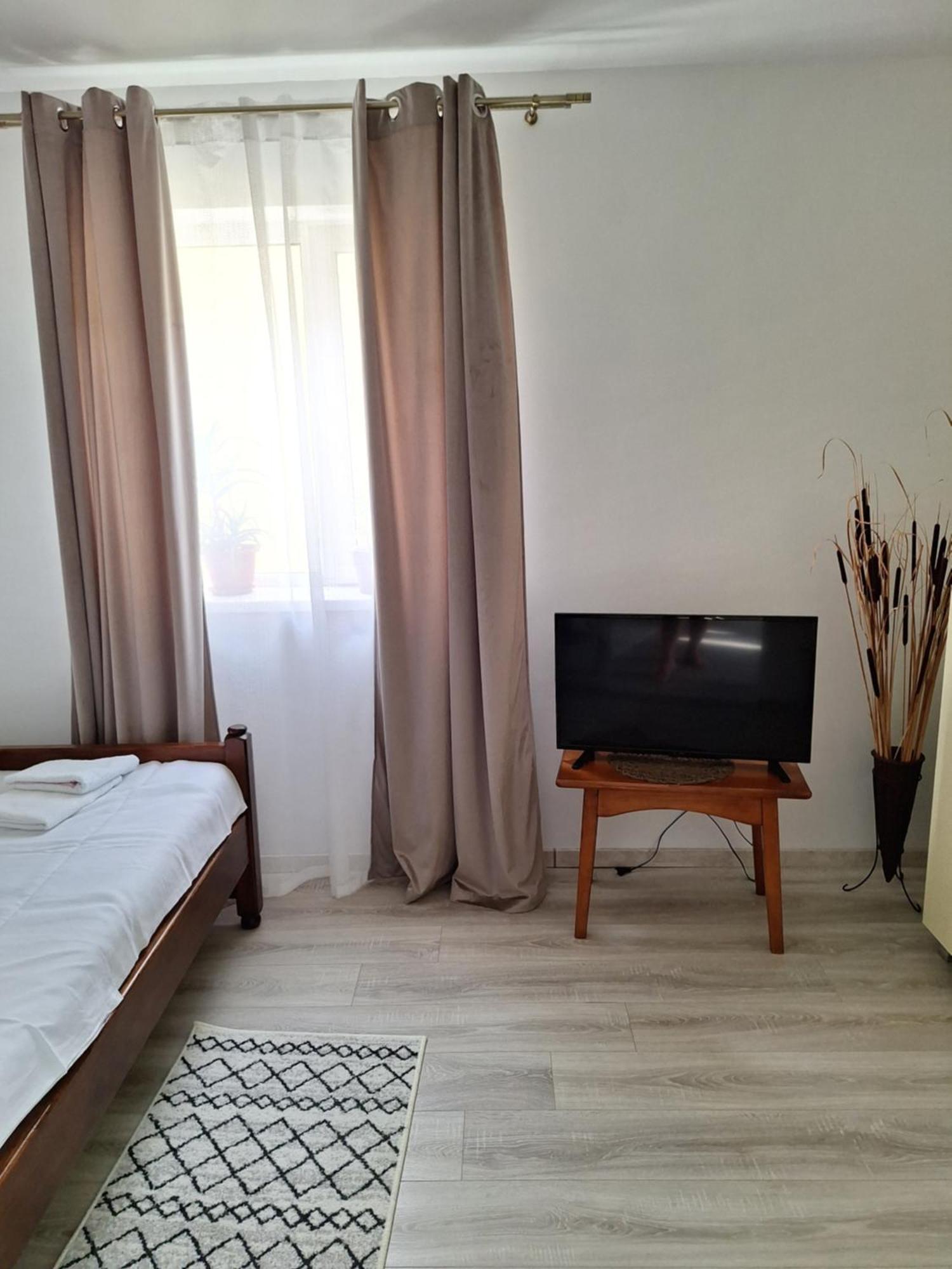 Miha'S Apartament Sulina Kültér fotó
